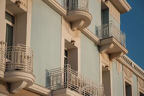 Luxury Suites by Lato