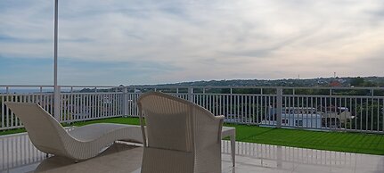 Sarining 2BR Villa with Pool