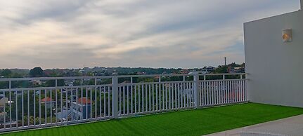 Sarining 2BR Villa with Pool