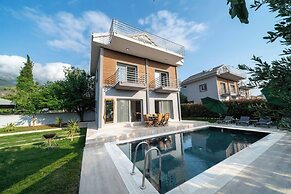 Ölüdeniz Plajına Yakın 3 Yatak Odalı Villa