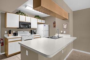 Upstay Stylish Condo w Garden Patio Near Disney