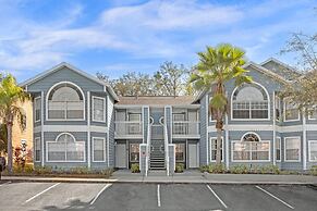 Upstay Stylish Condo w Garden Patio Near Disney