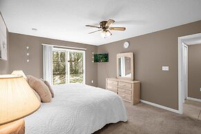 Upstay Stylish Condo w Garden Patio Near Disney