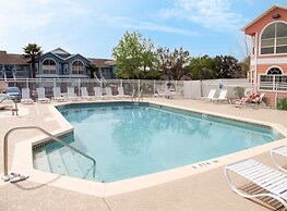 Upstay Stylish Condo w Garden Patio Near Disney
