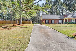 6 Mi to Dtwn Albany: Convenient Home w/ Patio