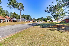 6 Mi to Dtwn Albany: Convenient Home w/ Patio