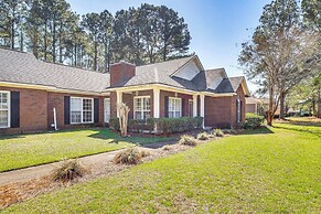 6 Mi to Dtwn Albany: Convenient Home w/ Patio