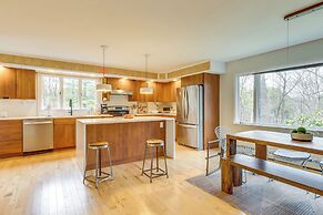 2 Mi to Hoosic River: 'the Moss House' w/ Deck!