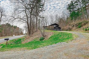 2 Mi to Hoosic River: 'the Moss House' w/ Deck!