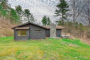 2 Mi to Hoosic River: 'the Moss House' w/ Deck!