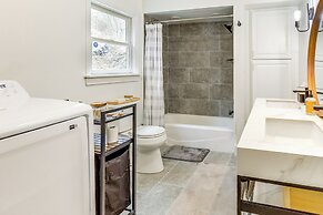 2 Mi to Hoosic River: 'the Moss House' w/ Deck!