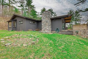 2 Mi to Hoosic River: 'the Moss House' w/ Deck!