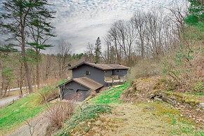 2 Mi to Hoosic River: 'the Moss House' w/ Deck!