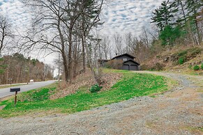 2 Mi to Hoosic River: 'the Moss House' w/ Deck!
