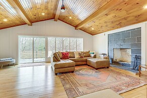2 Mi to Hoosic River: 'the Moss House' w/ Deck!