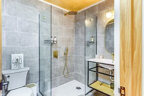 2 Mi to Hoosic River: 'the Moss House' w/ Deck!