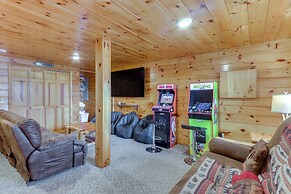 Hot Tub, Fire Pit & Game Room: Blue Ridge Cabin