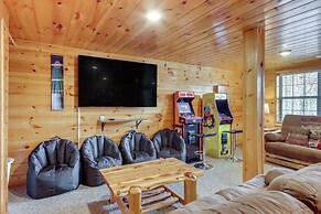 Hot Tub, Fire Pit & Game Room: Blue Ridge Cabin