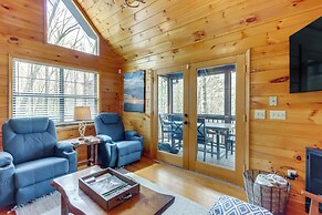 Hot Tub, Fire Pit & Game Room: Blue Ridge Cabin