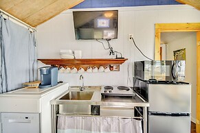 Tiny House w/ Big Views: Cabin in Shiloh!