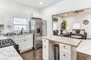 1 Mi to Tulsa Arts District: Updated Home w/ Deck!