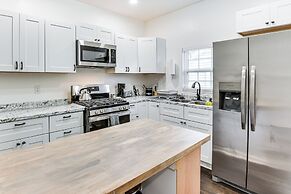 1 Mi to Tulsa Arts District: Updated Home w/ Deck!