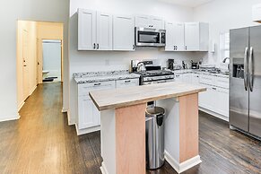 1 Mi to Tulsa Arts District: Updated Home w/ Deck!