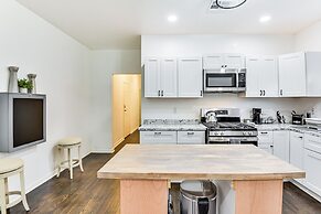 1 Mi to Tulsa Arts District: Updated Home w/ Deck!