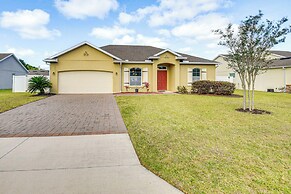 3 Mi to Dtwn Deland: Poolside Paradise!