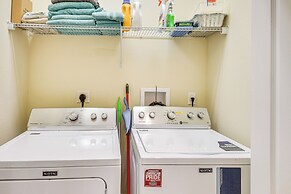 3 Mi to Dtwn Deland: Poolside Paradise!