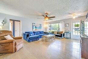 14 Mi to Legoland: Haines City Retreat w/ Yard!