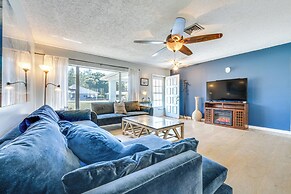 14 Mi to Legoland: Haines City Retreat w/ Yard!