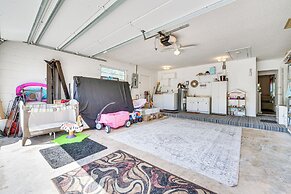 14 Mi to Legoland: Haines City Retreat w/ Yard!