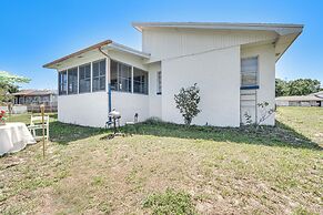 14 Mi to Legoland: Haines City Retreat w/ Yard!