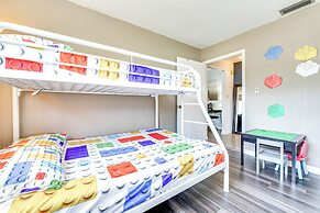 14 Mi to Legoland: Haines City Retreat w/ Yard!