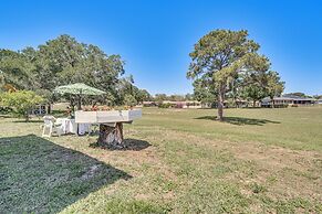 14 Mi to Legoland: Haines City Retreat w/ Yard!