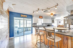 14 Mi to Legoland: Haines City Retreat w/ Yard!