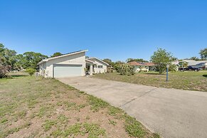 14 Mi to Legoland: Haines City Retreat w/ Yard!