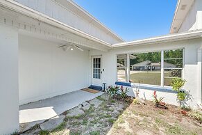 14 Mi to Legoland: Haines City Retreat w/ Yard!