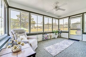 14 Mi to Legoland: Haines City Retreat w/ Yard!