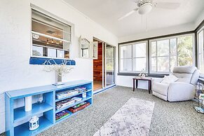 14 Mi to Legoland: Haines City Retreat w/ Yard!