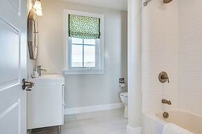 Walk to Rye Harbor State Park: Home w/ Ocean Views