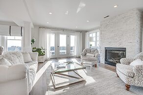 Walk to Rye Harbor State Park: Home w/ Ocean Views