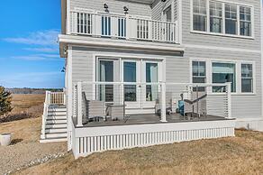 Walk to Rye Harbor State Park: Home w/ Ocean Views