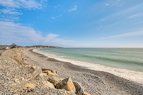Walk to Rye Harbor State Park: Home w/ Ocean Views