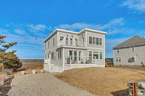 Walk to Rye Harbor State Park: Home w/ Ocean Views