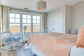 Walk to Rye Harbor State Park: Home w/ Ocean Views