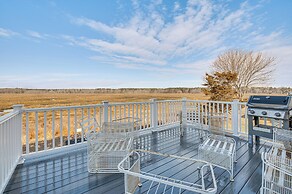 Walk to Rye Harbor State Park: Home w/ Ocean Views