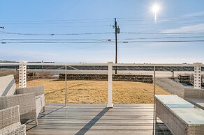 Walk to Rye Harbor State Park: Home w/ Ocean Views
