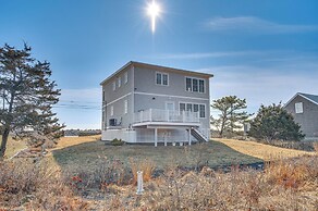 Walk to Rye Harbor State Park: Home w/ Ocean Views